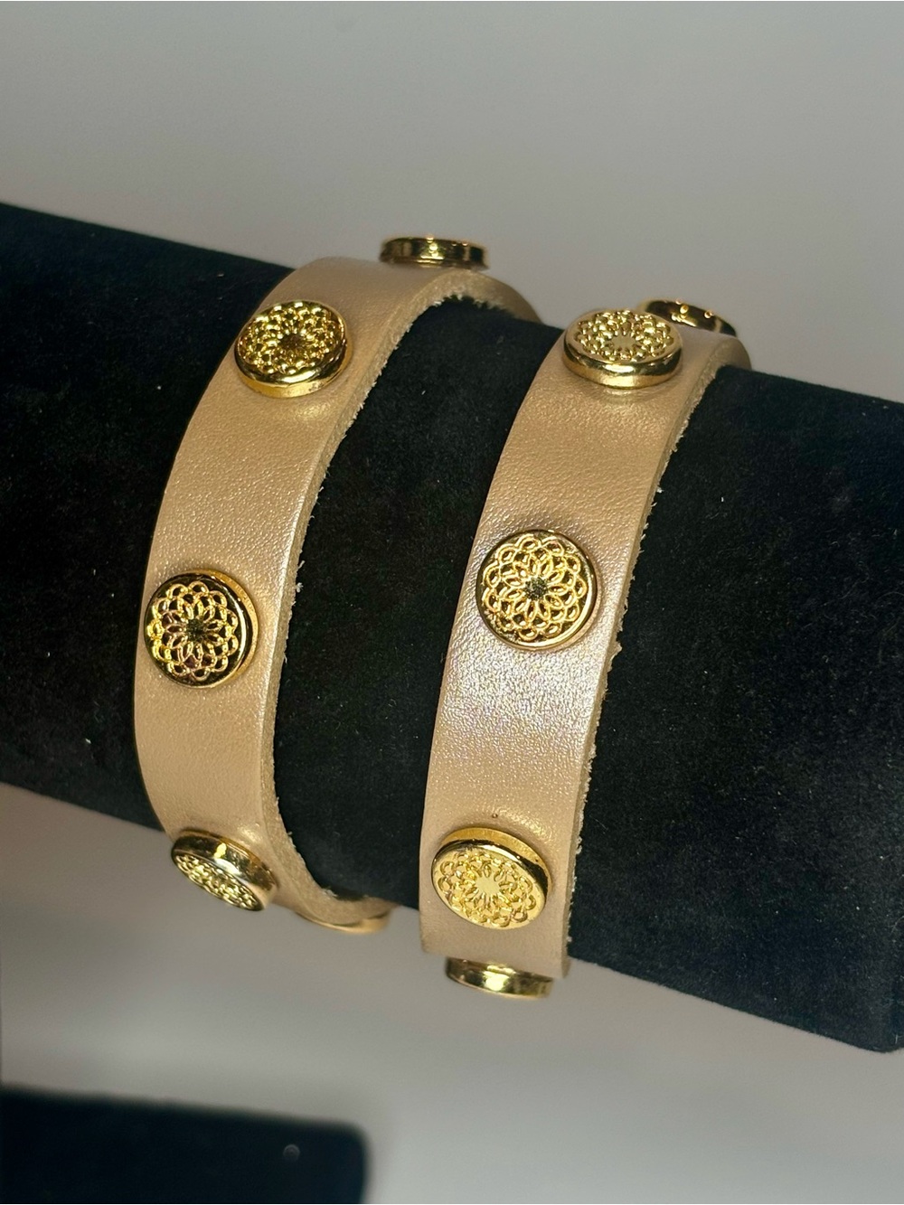 Faux Leather Double Wrap Bracelet Gold Tone Floral Stud Snap Beige‎ Boho Cuff